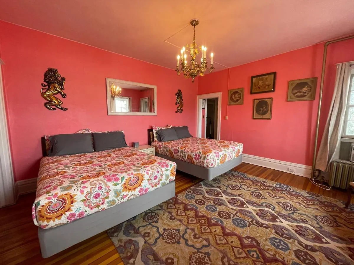 Hotel The Holiday Chalet Victorian Denver