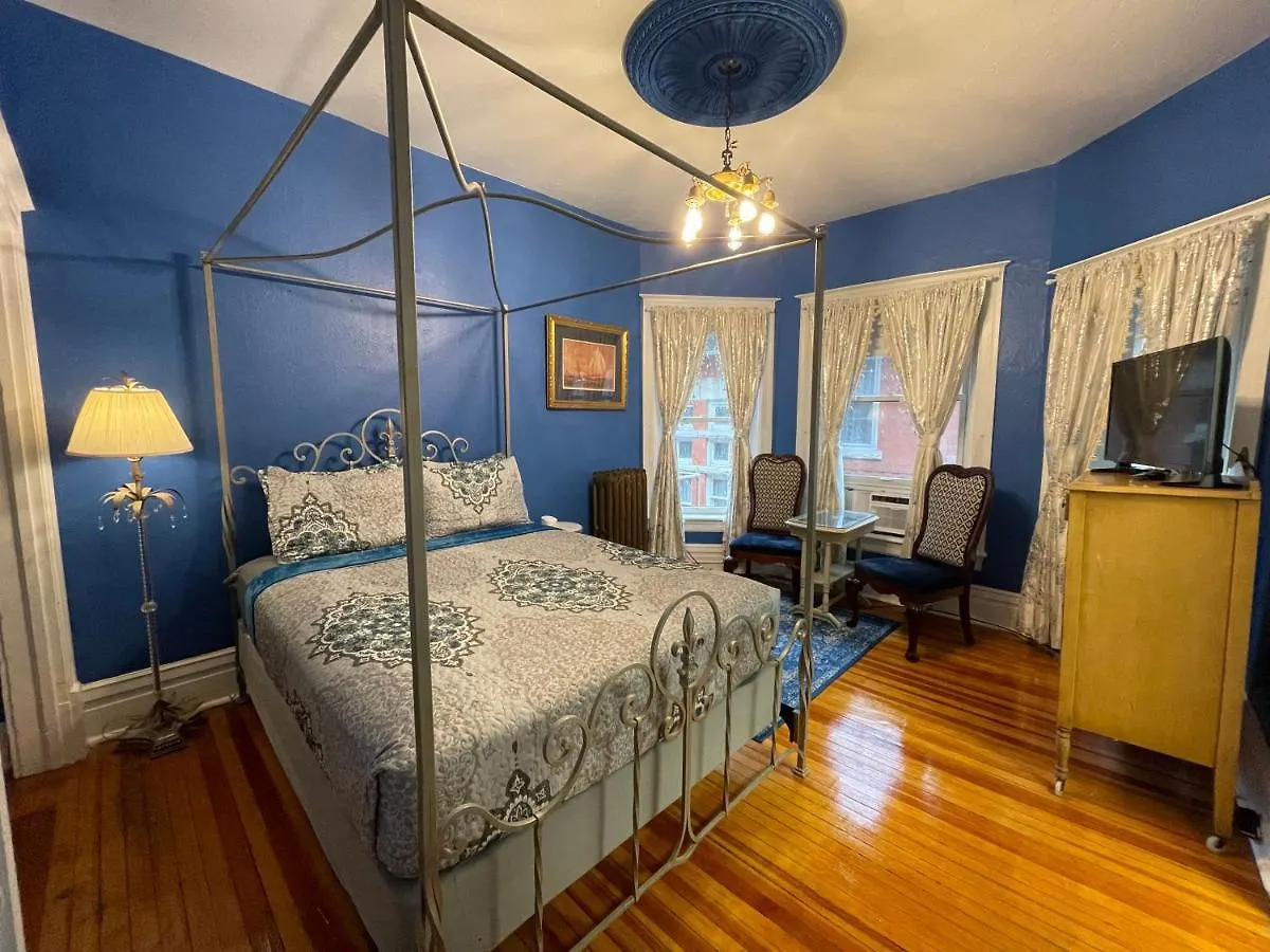 Hotel The Holiday Chalet Victorian Denver