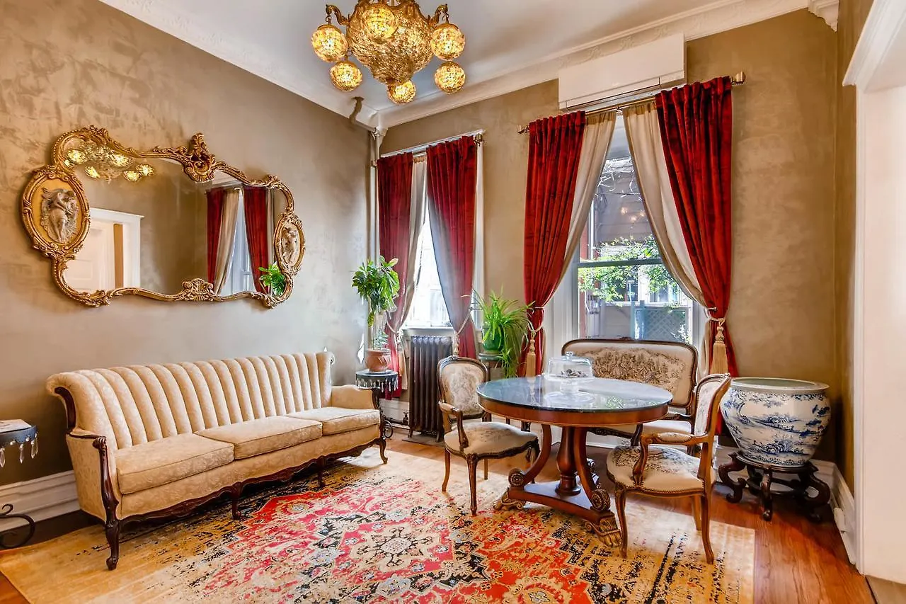 Hotel The Holiday Chalet Victorian Denver